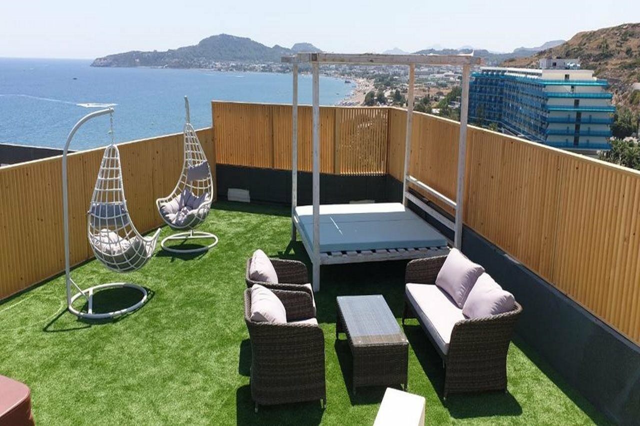 Pegasos Deluxe Hotel