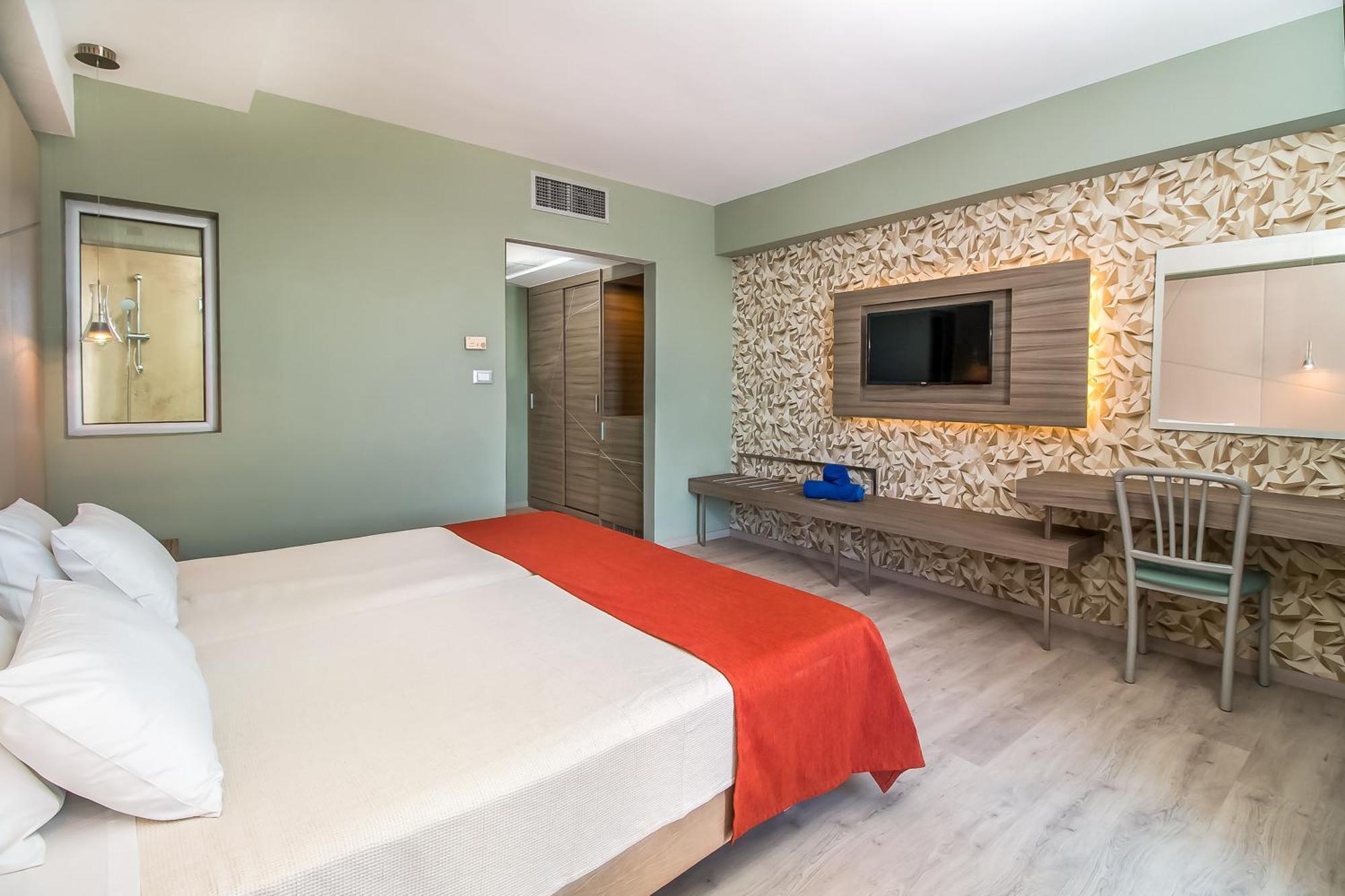 Pegasos Deluxe Hotel 5*